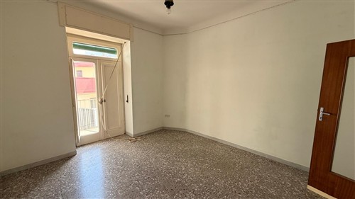 Centrale Appartamento Con Box Auto e Deposito.